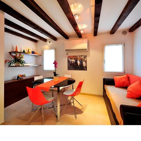 Castello Di Godego Sleeps 4 Air Con Wifi